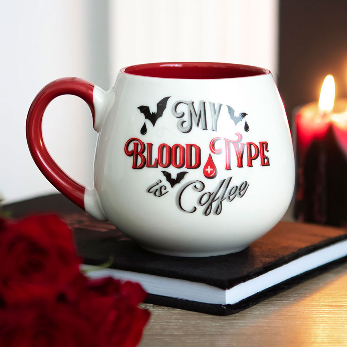 MY BLOOD TYPE IS COFFEE - Zaokrąglony kubek biały
